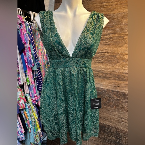 Lulu's Green Plunge Neck Lace Sleeveless Mini Dress Size XS - Picture 1 of 7